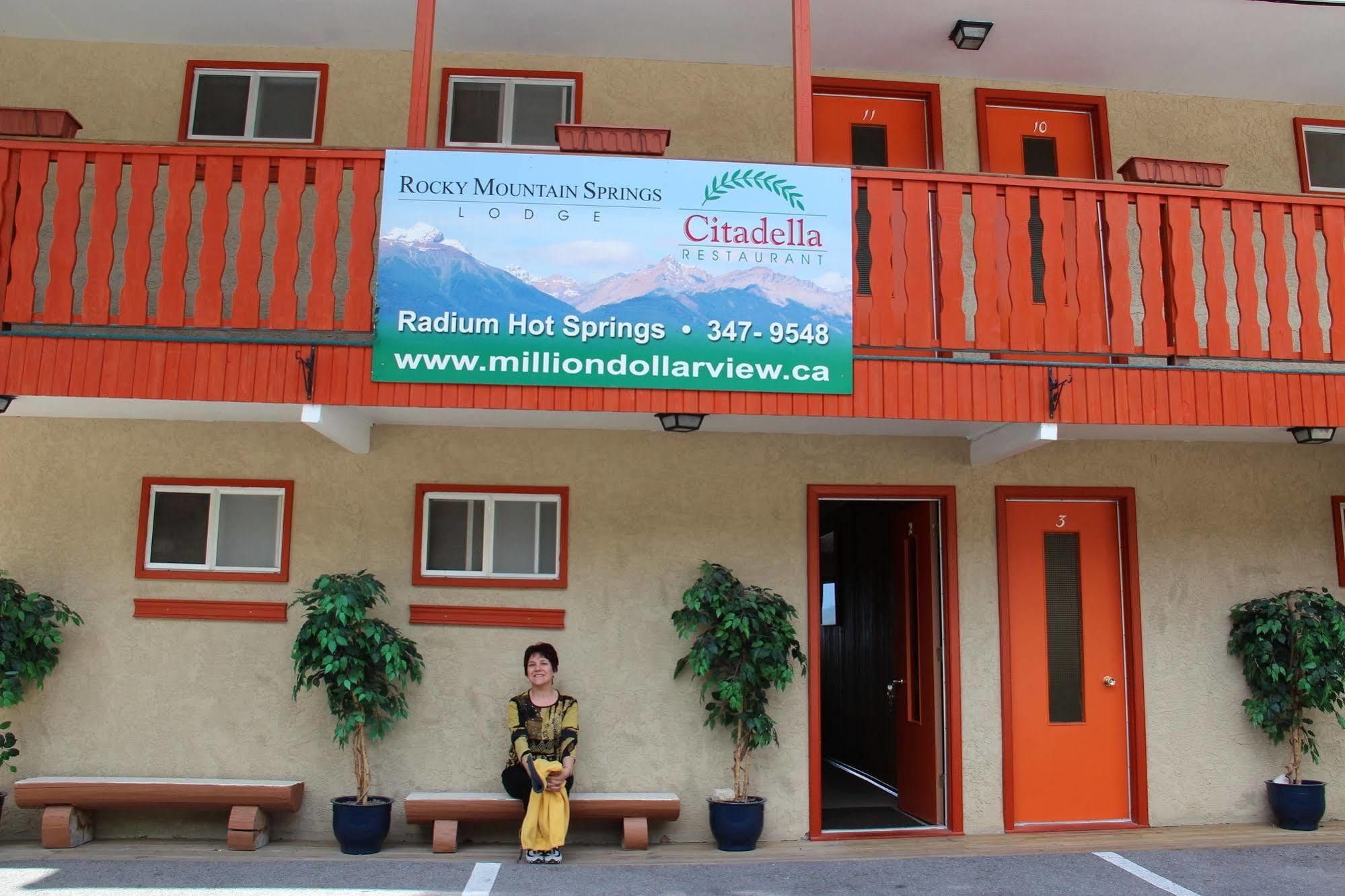 Motel Bo Radium Hot Springs Ngoại thất bức ảnh